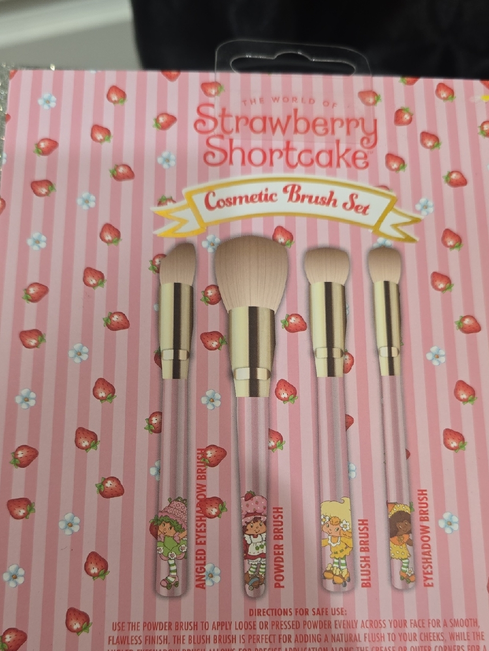 Taste Beauty X Strawberry Shortcake 4-PC Logo Cosmetic Brush Set - Picture 7 of 7